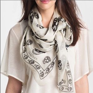 Alexander McQueen Skull-Print Scard